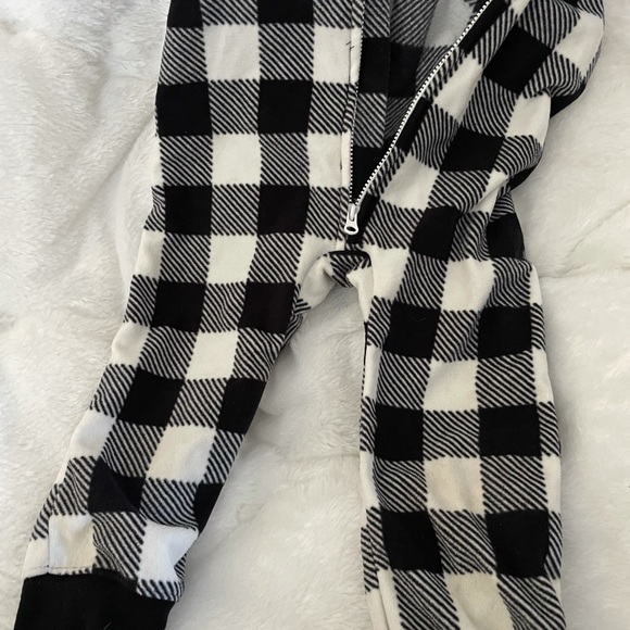 Carter’s fleece lined romper 24 months - Picture 5 of 5